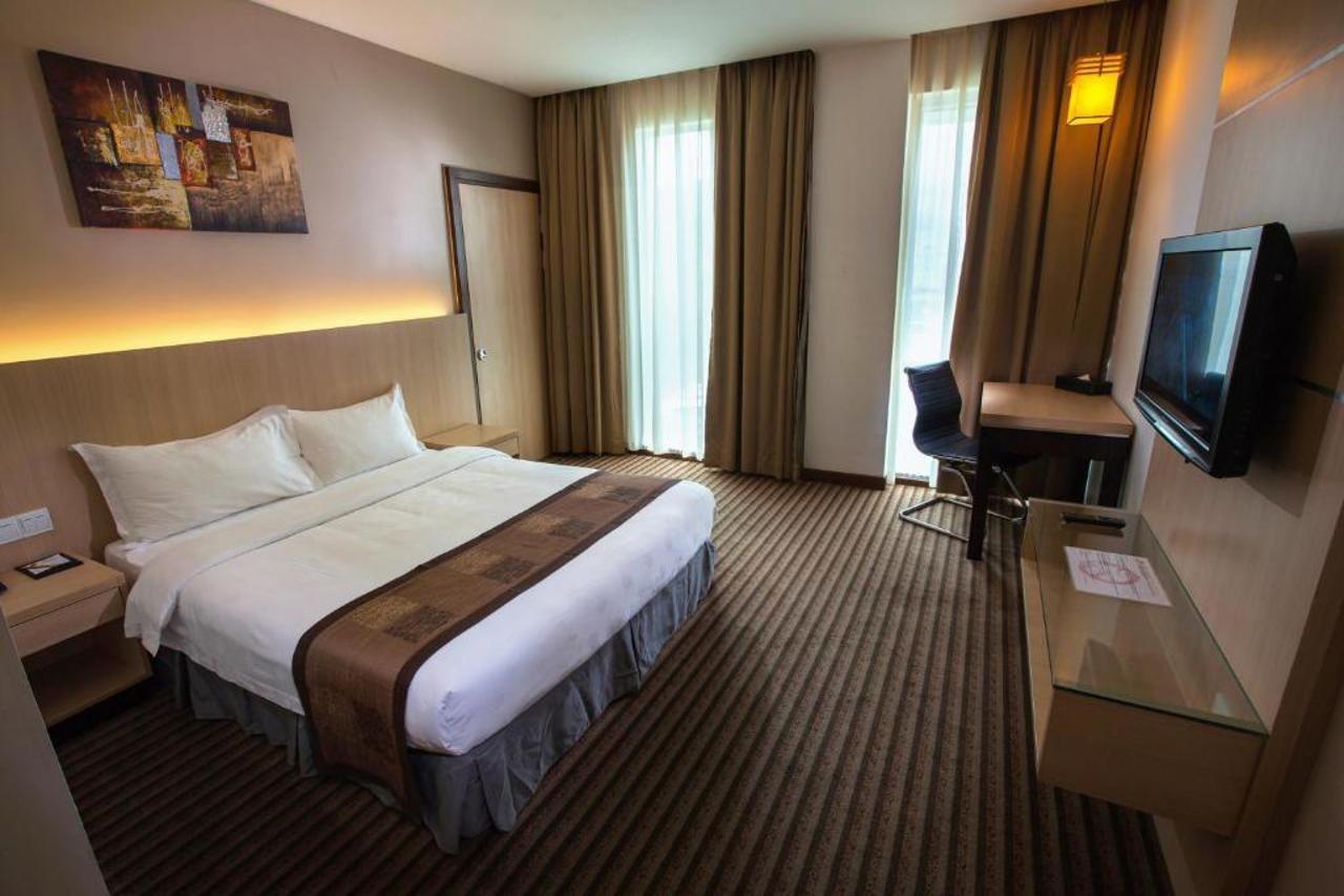 Dehome Boutique Hotel Kuching Zewnętrze zdjęcie