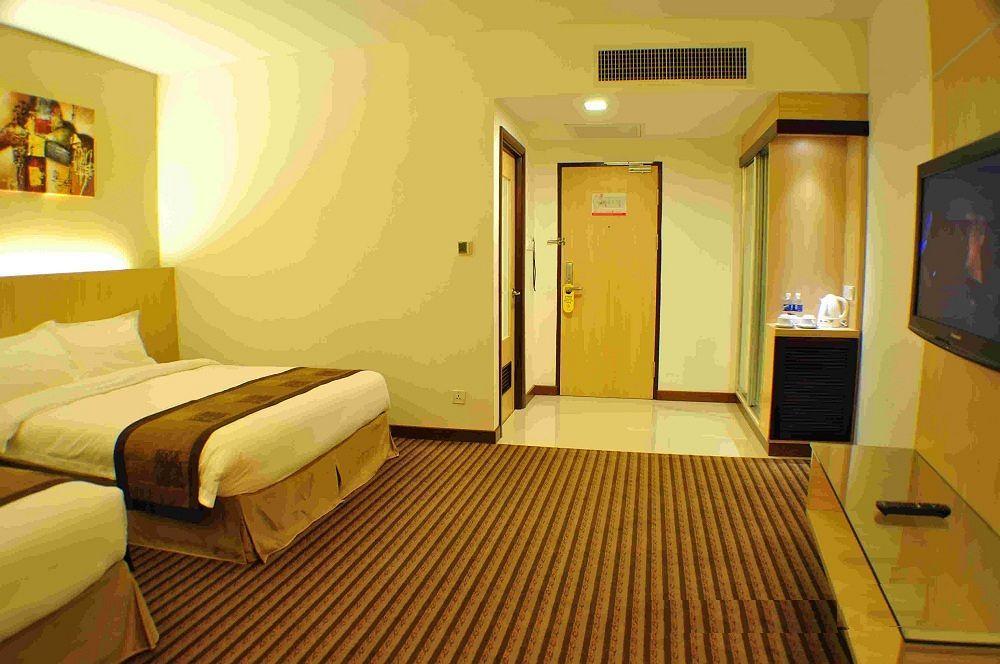 Dehome Boutique Hotel Kuching Zewnętrze zdjęcie