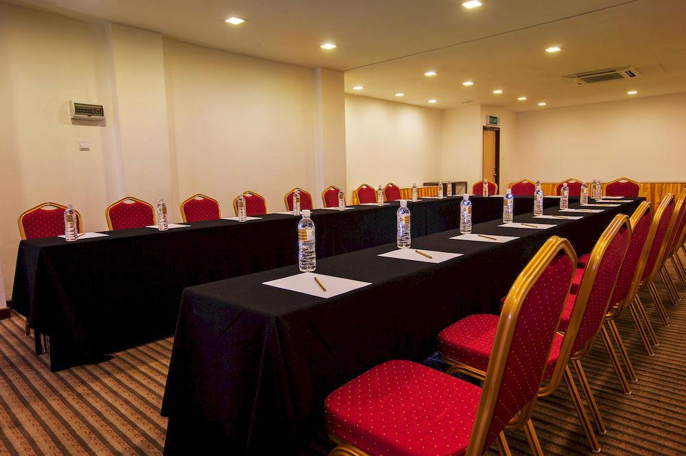 Dehome Boutique Hotel Kuching Zewnętrze zdjęcie