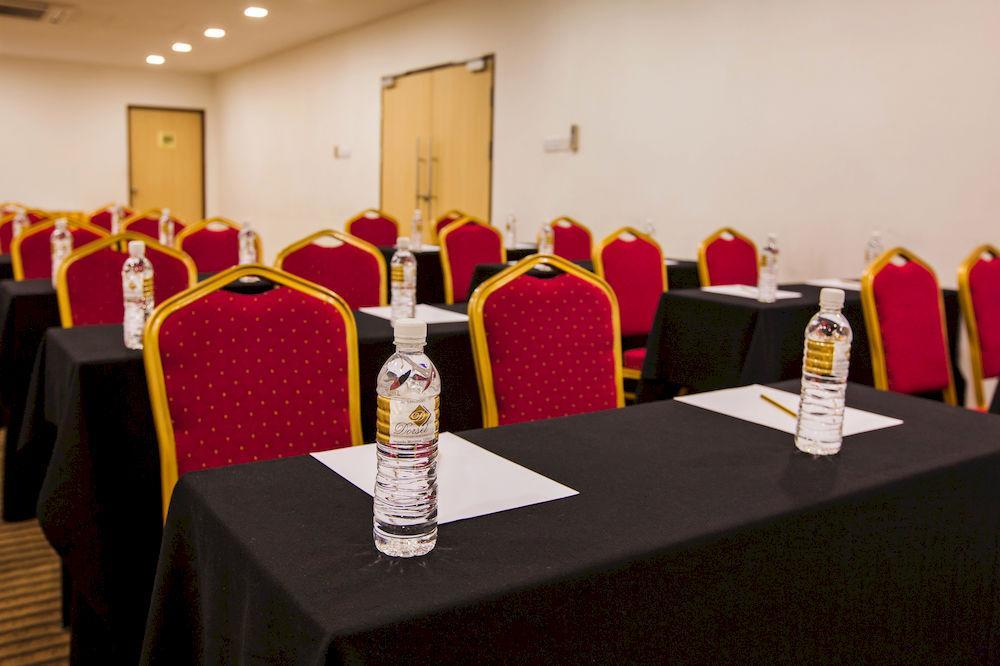 Dehome Boutique Hotel Kuching Zewnętrze zdjęcie