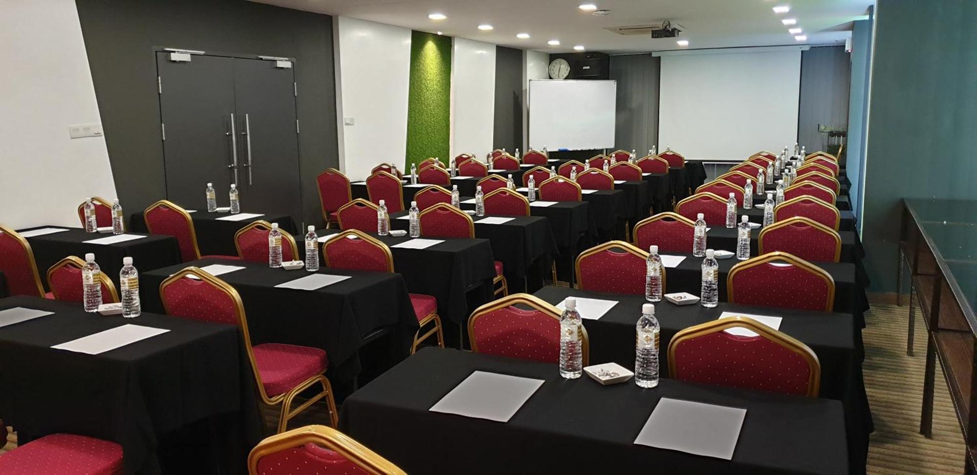 Dehome Boutique Hotel Kuching Zewnętrze zdjęcie