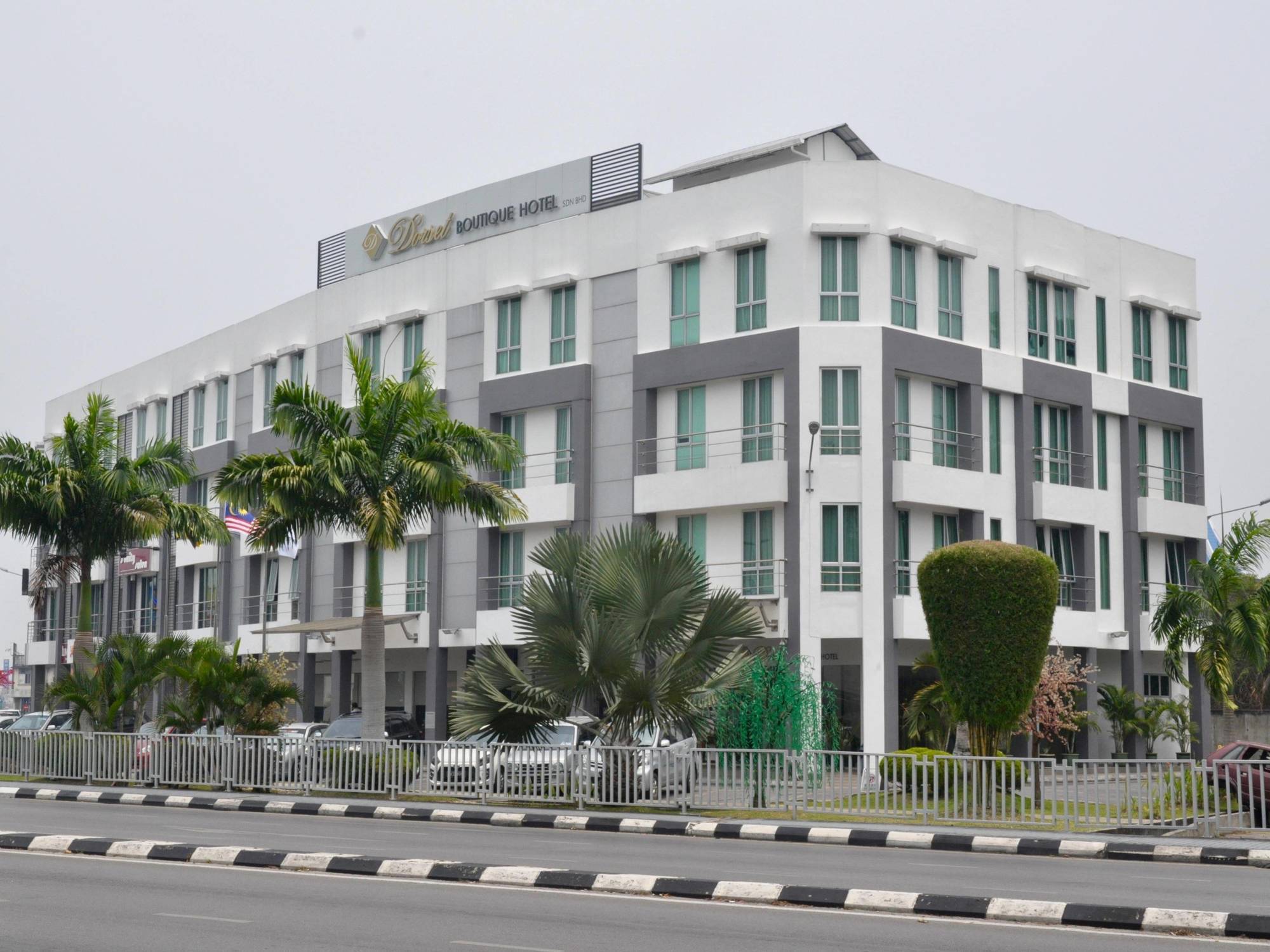 Dehome Boutique Hotel Kuching Zewnętrze zdjęcie