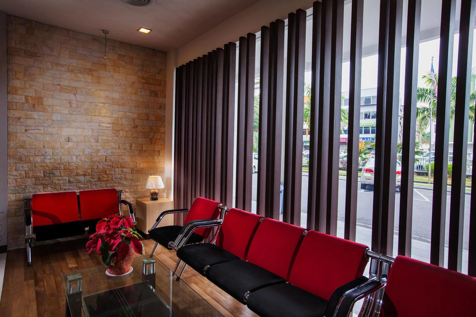 Dehome Boutique Hotel Kuching Zewnętrze zdjęcie