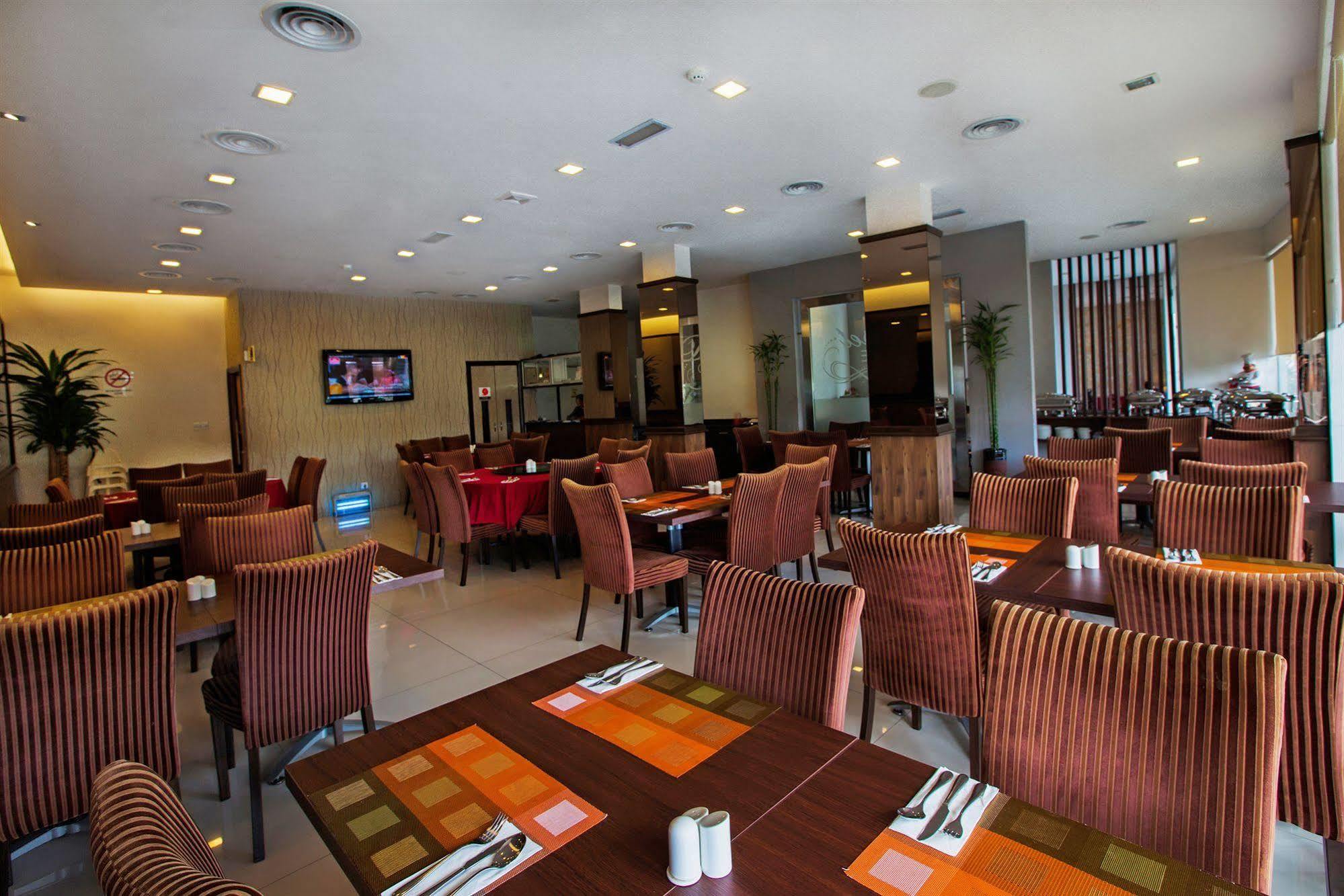 Dehome Boutique Hotel Kuching Zewnętrze zdjęcie
