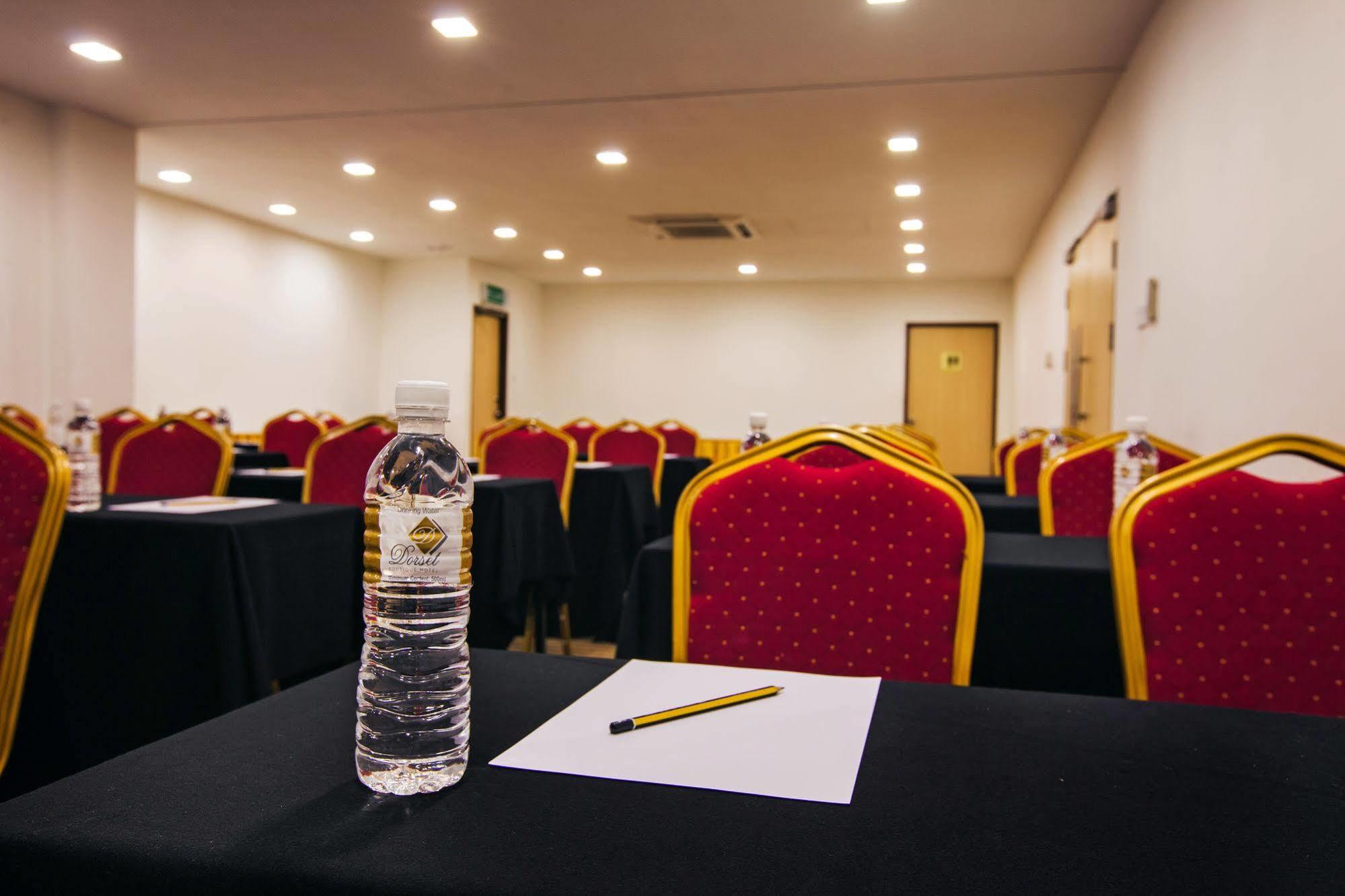 Dehome Boutique Hotel Kuching Zewnętrze zdjęcie