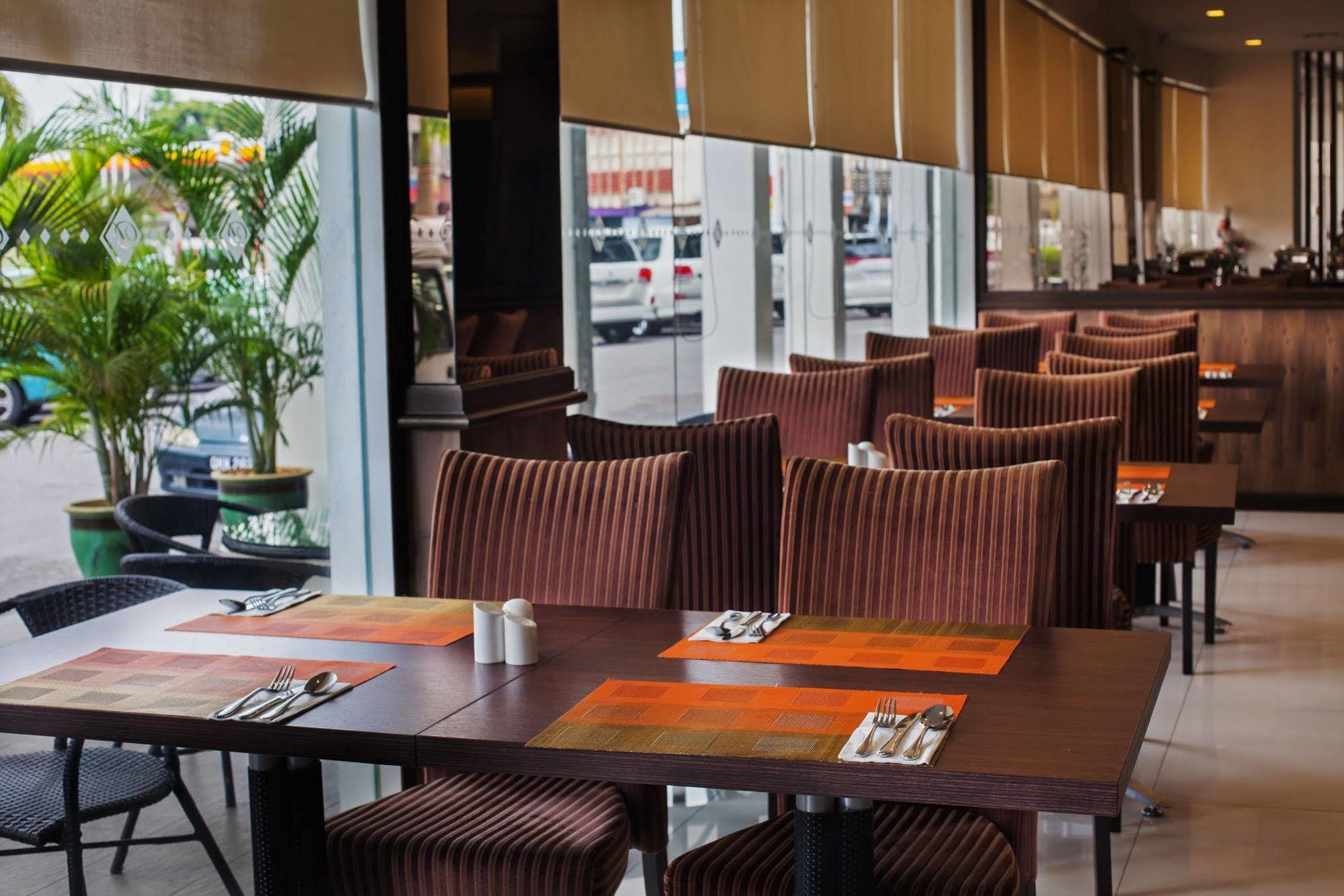 Dehome Boutique Hotel Kuching Zewnętrze zdjęcie