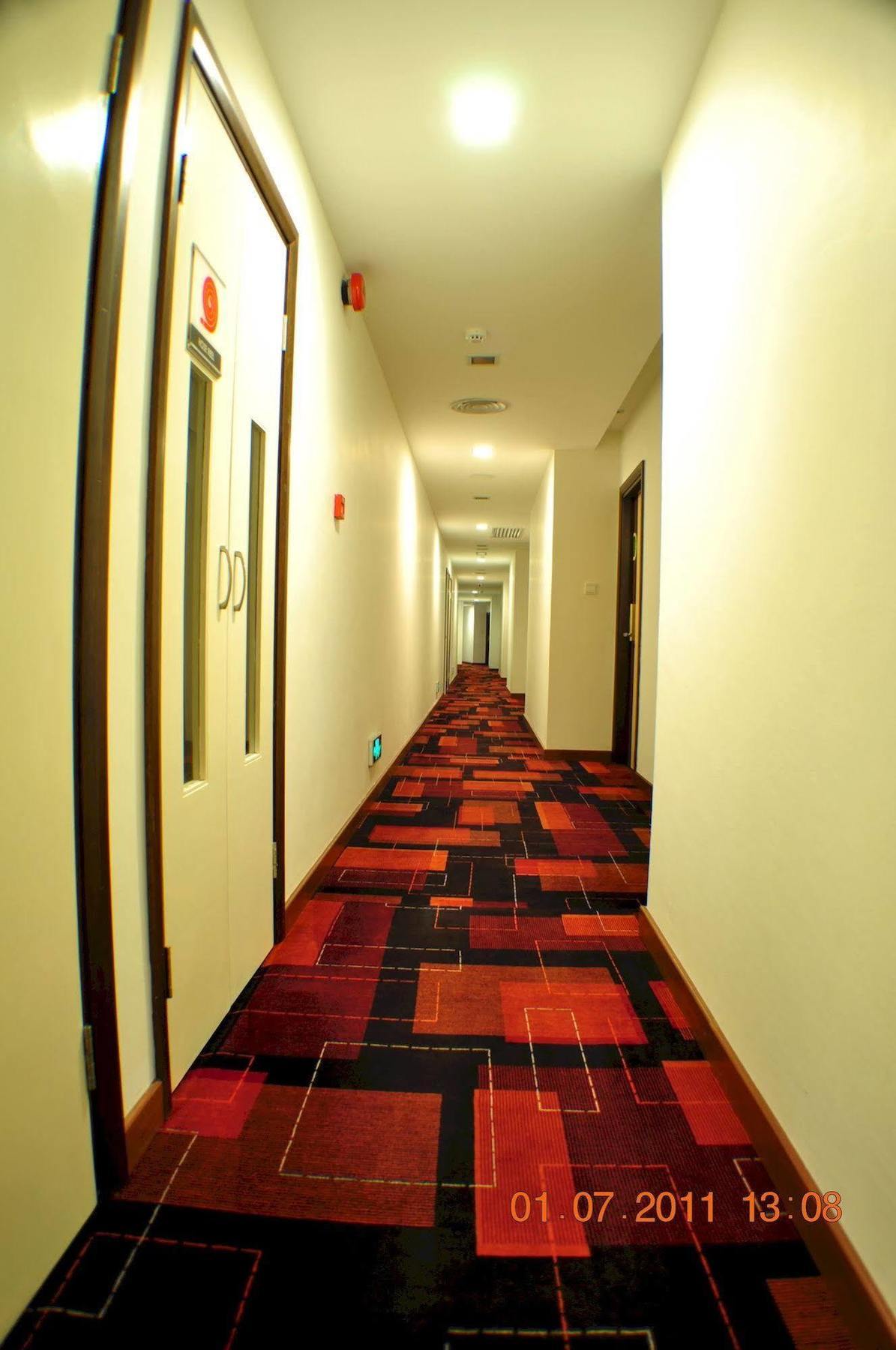 Dehome Boutique Hotel Kuching Zewnętrze zdjęcie