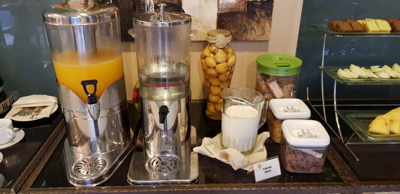 Dehome Boutique Hotel Kuching Zewnętrze zdjęcie