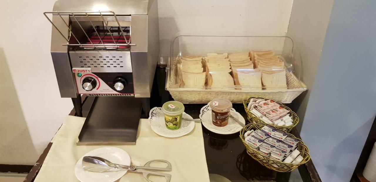 Dehome Boutique Hotel Kuching Zewnętrze zdjęcie