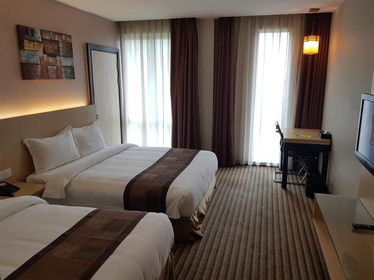 Dehome Boutique Hotel Kuching Zewnętrze zdjęcie