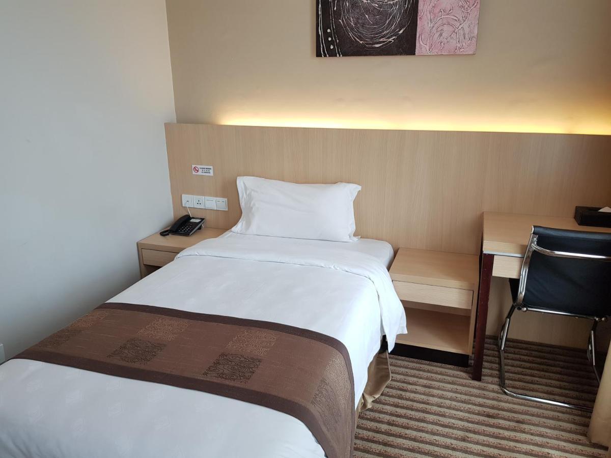 Dehome Boutique Hotel Kuching Zewnętrze zdjęcie